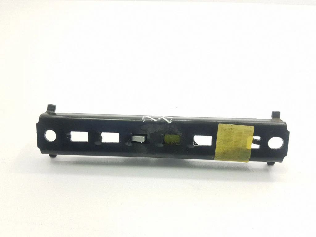 Seat belt adjustment rail – rear left