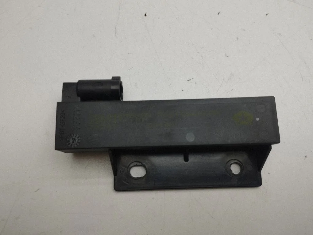 Keyless system antenna P68186636AA