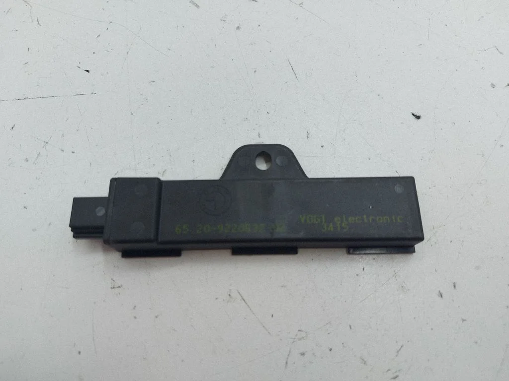 Antena systemu bezkluczykowego – BMW Seria 5 F10 F11 (2009-2016)