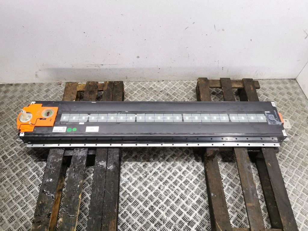 Hübriid-/elektriauto akuelement 164600400A