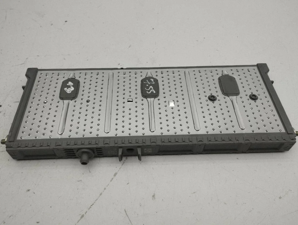 Hübriid-/elektriauto akuelement 308S1K07667PB3
