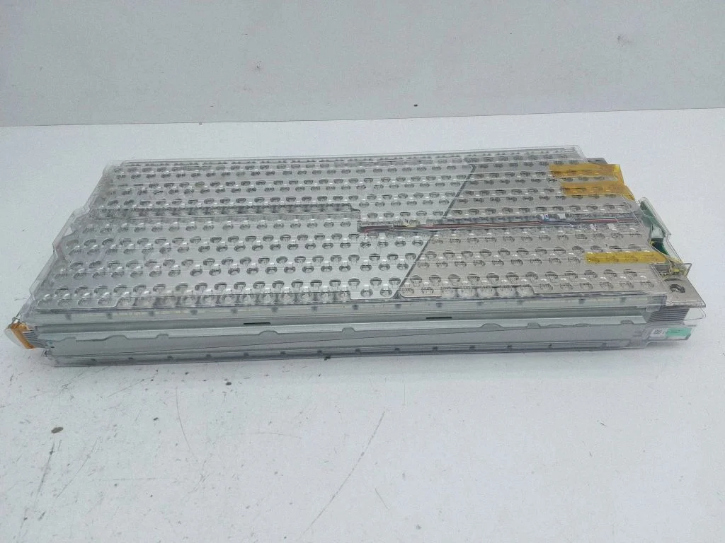 Hübriid-/elektriauto akuelement