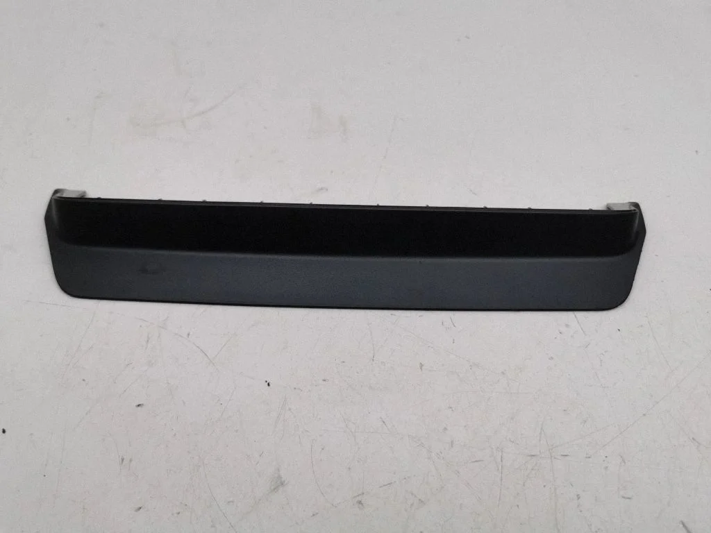 Tagaklaasi liist 5E3857037A