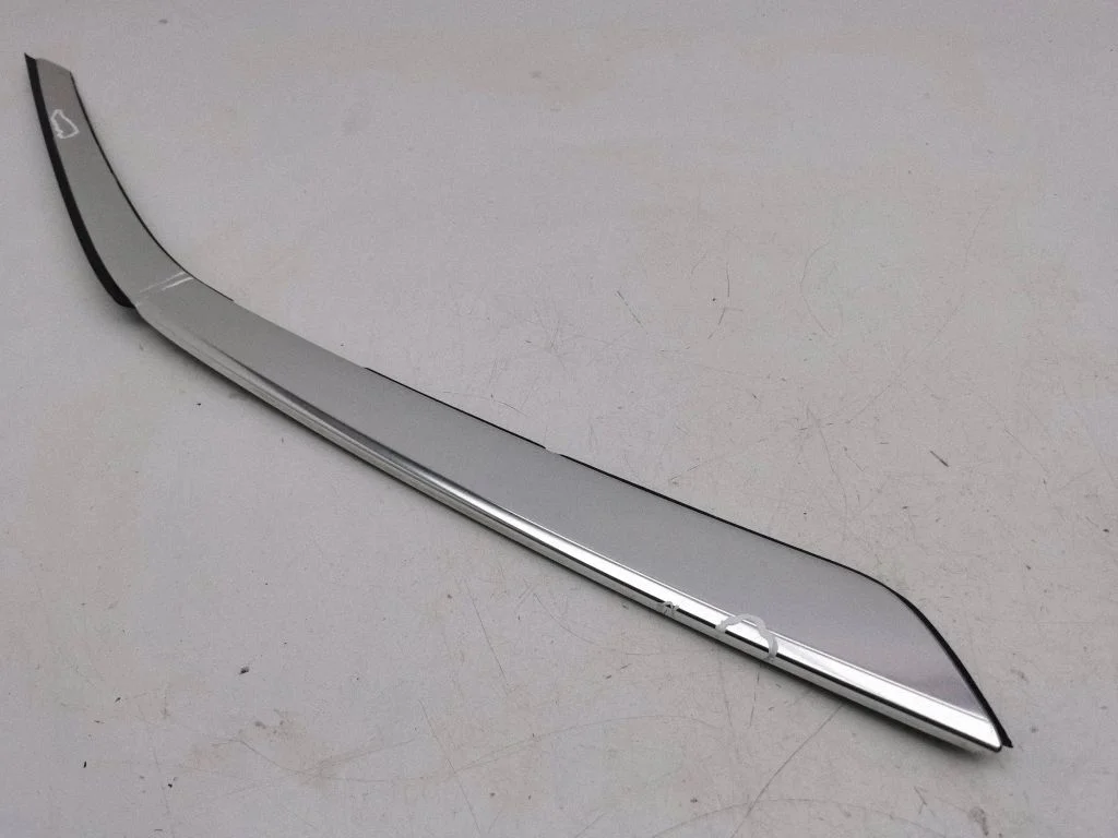 Listwa szyby tylnej 2GA853346E