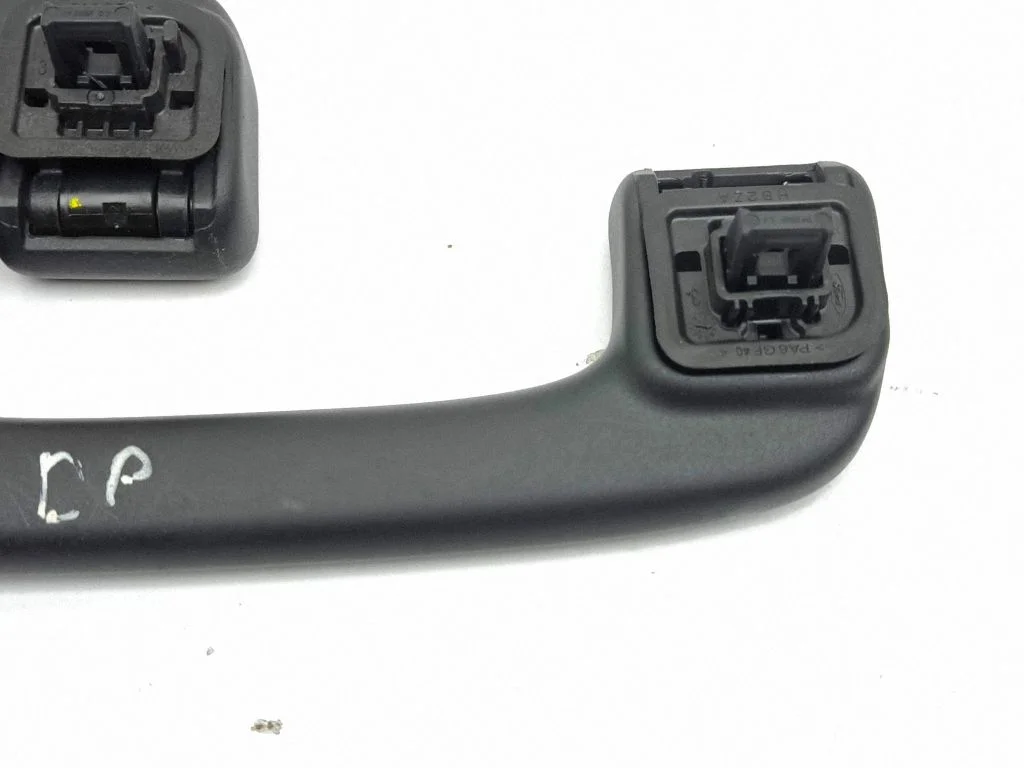 A set of handles for the ceiling – Ford Kuga III (2020-)
