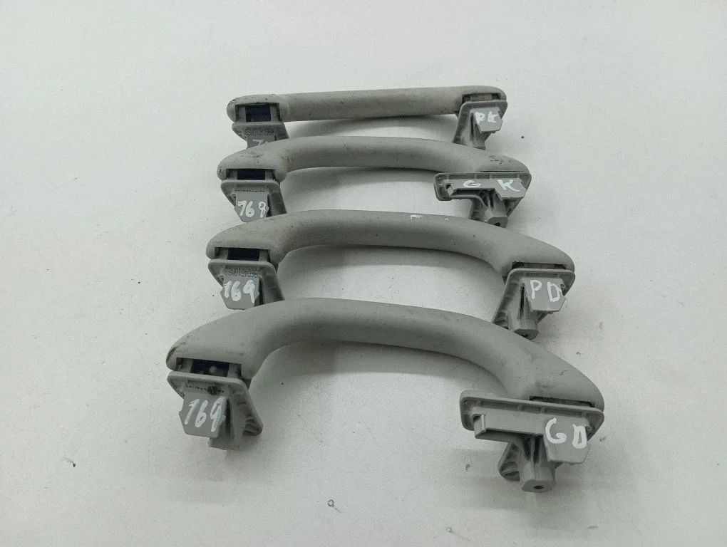 A set of handles for the ceiling – Volkswagen Passat CC (2008-2016)