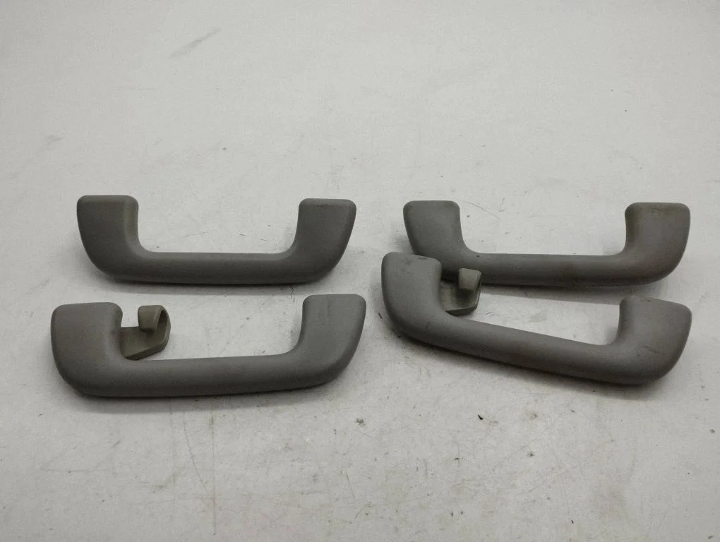 A set of handles for the ceiling 5746312010