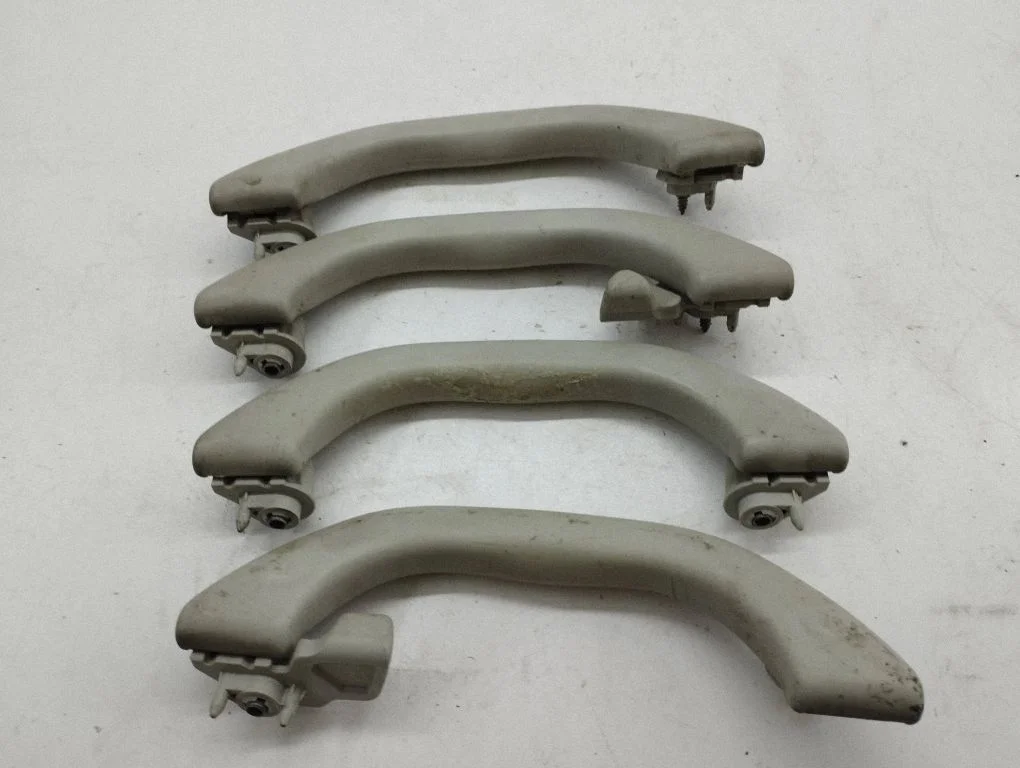 A set of handles for the ceiling – Volkswagen Passat B5 (1997-2000)