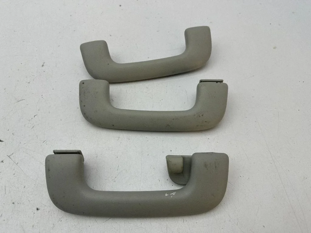 A set of handles for the ceiling 85342G5200
