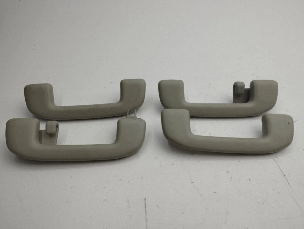 A set of handles for the ceiling – Toyota RAV 4 (XA50) (2018-)