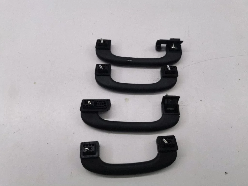A set of handles for the ceiling 6977691