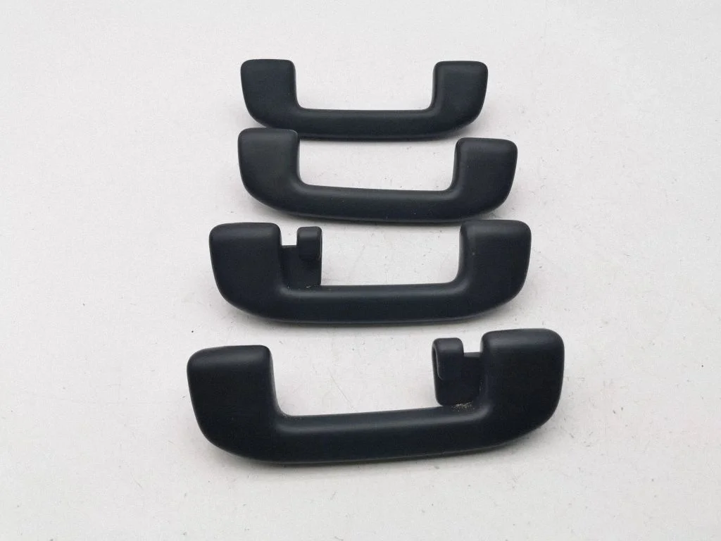 A set of handles for the ceiling 74613B7050