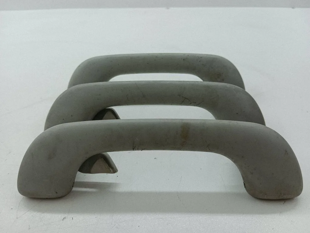 A set of handles for the ceiling – Nissan Qashqai+2 (2008-2010)