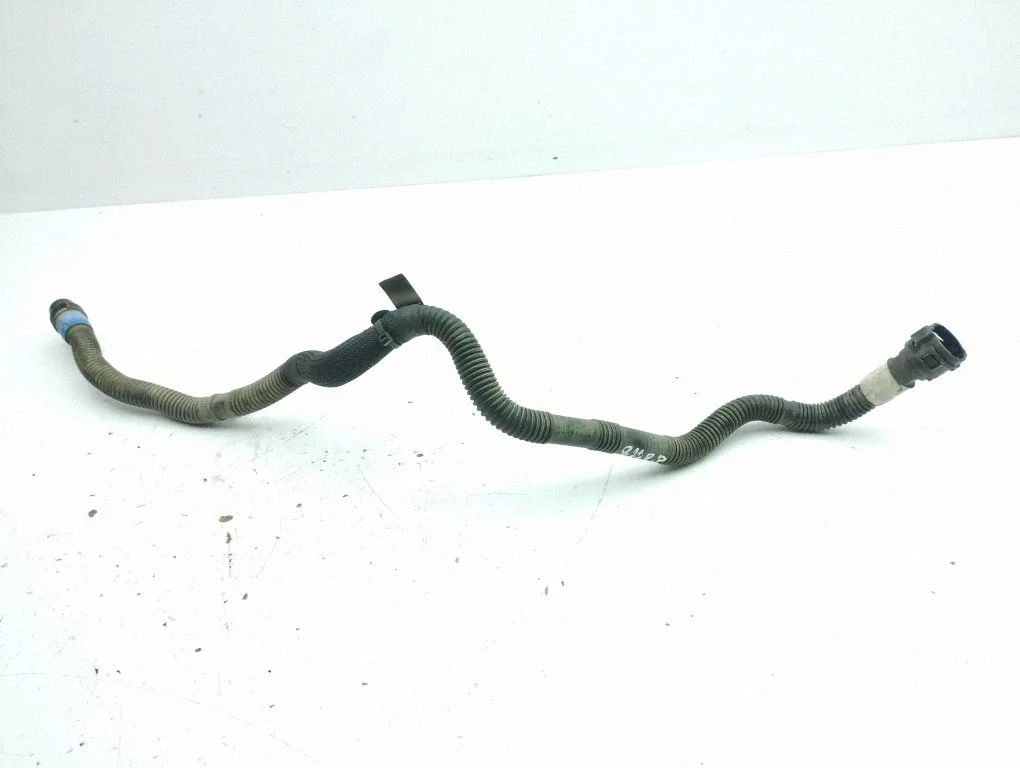 Electric car engine cooling hoses/pipes – right