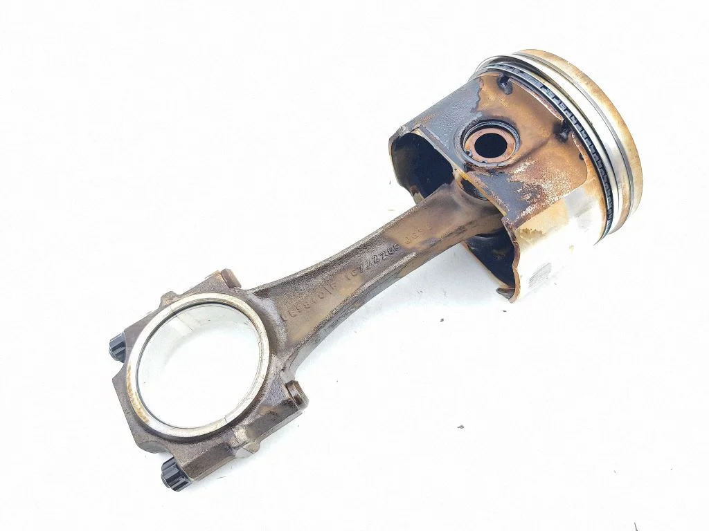 Tłok z korbowodem UE9840
