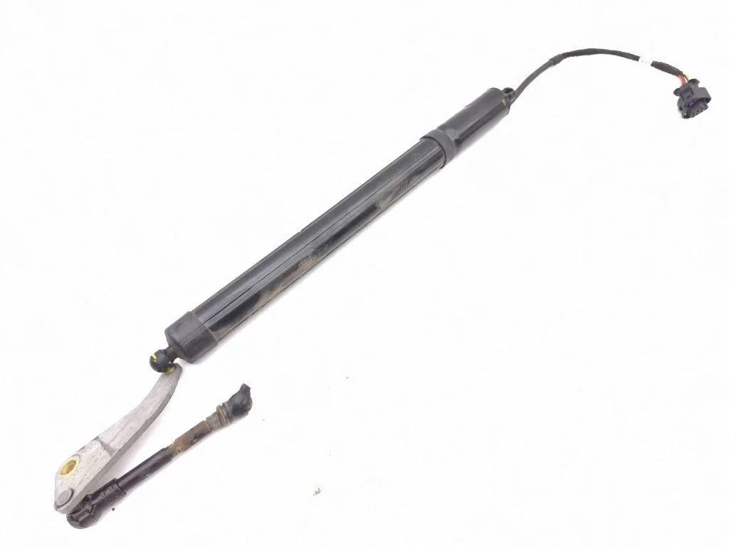 Tailgate check strap stopper – Land Rover Range Rover L405 (2013-2021)