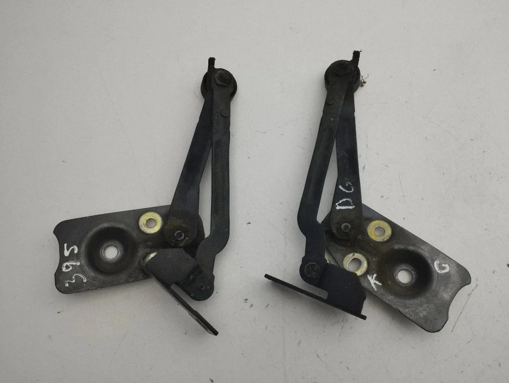 Tailgate check strap stopper – Volvo XC90 (2003-2006)
