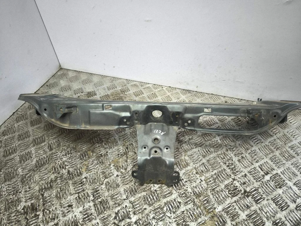 Radiatoru paneļa augšējā daļa