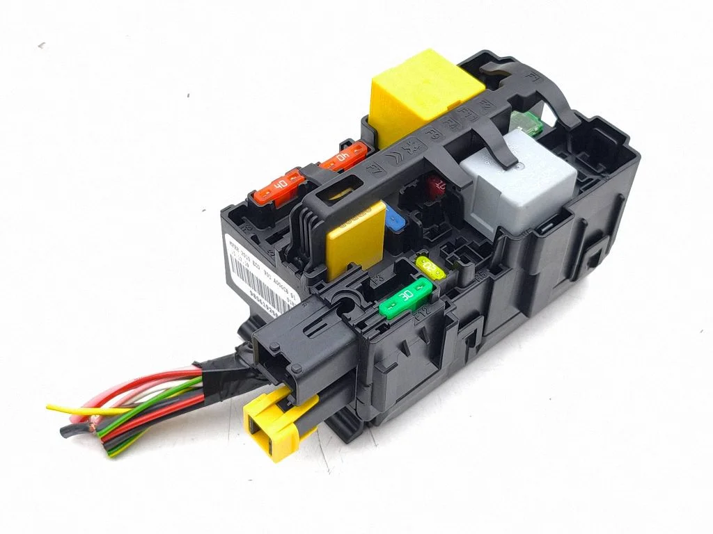 Drošinātāju bloks 9806192580