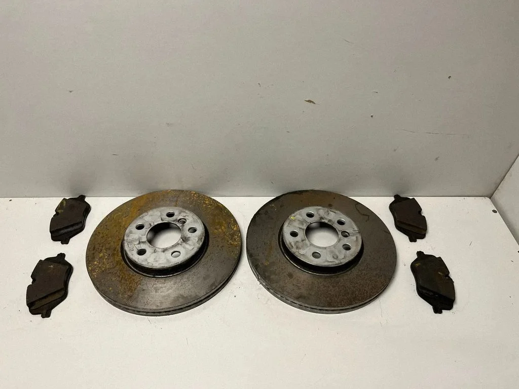 Front brake disc 6897137