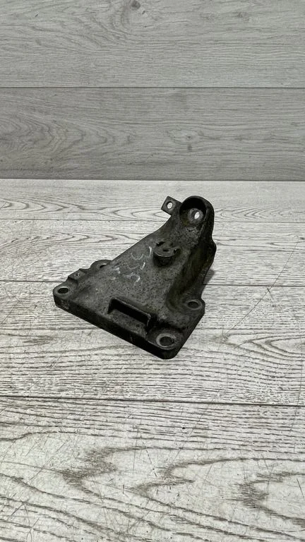 Engine mounting bracket – BMW 3 Series E92 E93 (2005-2014)
