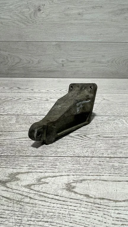Engine mounting bracket – BMW 3 Series E90 E91 (2005-2012)