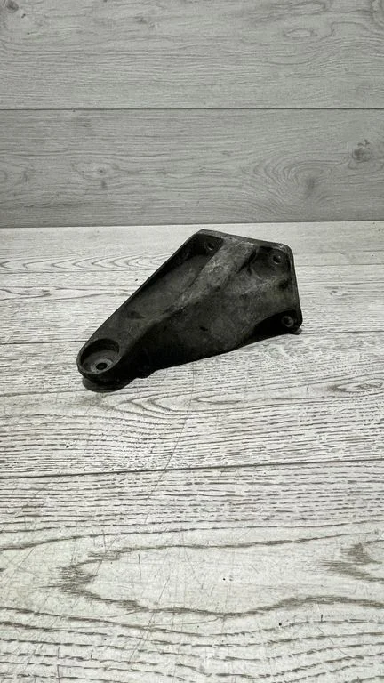 Engine mounting bracket – BMW 3 Series E90 E91 (2005-2012)