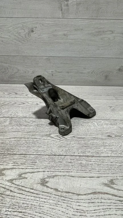 Engine mounting bracket – BMW 3 Series E90 E91 (2005-2012)