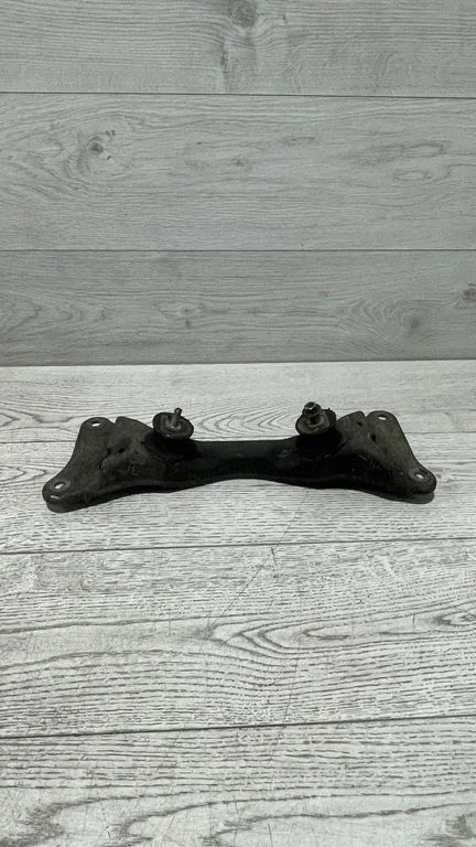 Gearbox mounting bracket – BMW 3 Series E90 E91 (2005-2012)