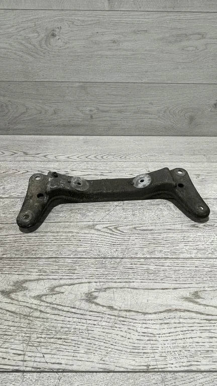 Gearbox mounting bracket – BMW 3 Series E90 E91 (2005-2012)