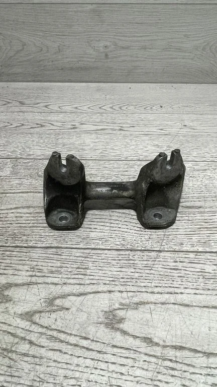 Ātrumkārbas stiprinājuma kronšteins 6760303