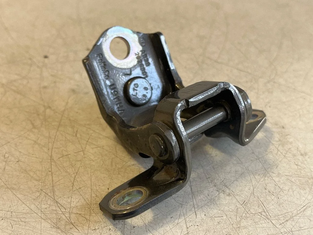 Rear door upper hinge – Ford Ranger IV (2022-)
