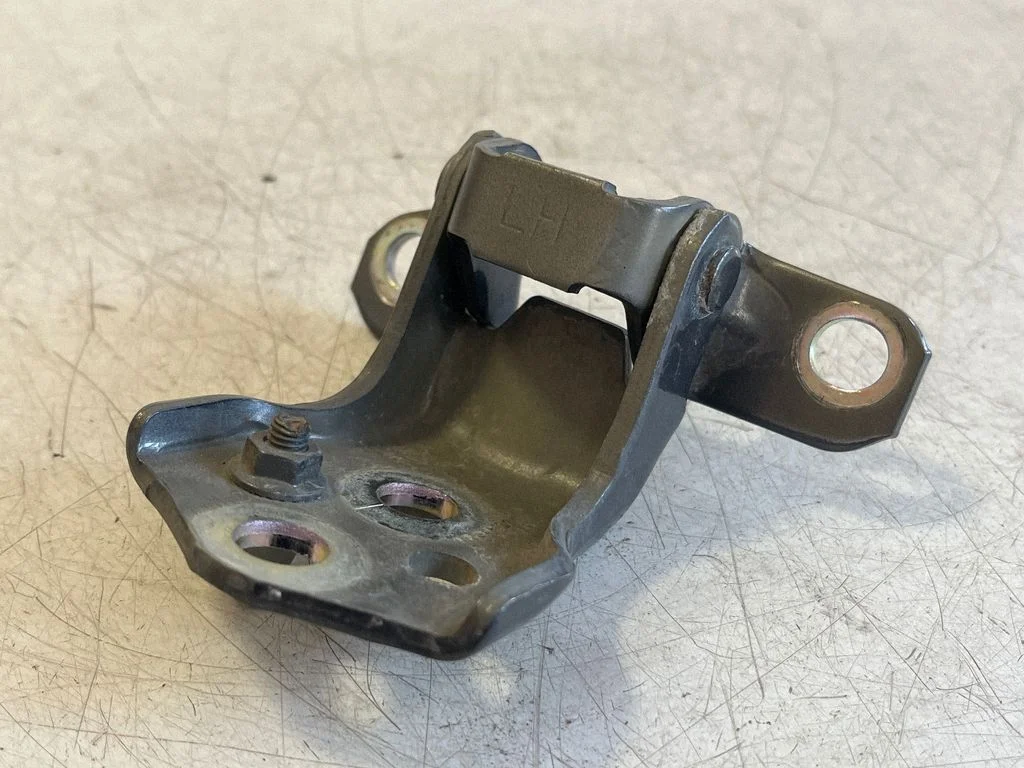 Front door upper hinge – Ford Ranger IV (2022-)