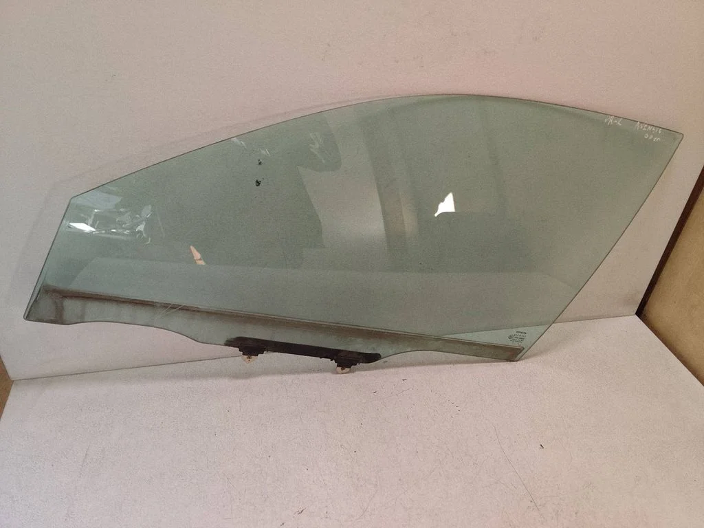 Front door window glass four-door – Toyota Avensis T220 (2000-2003)