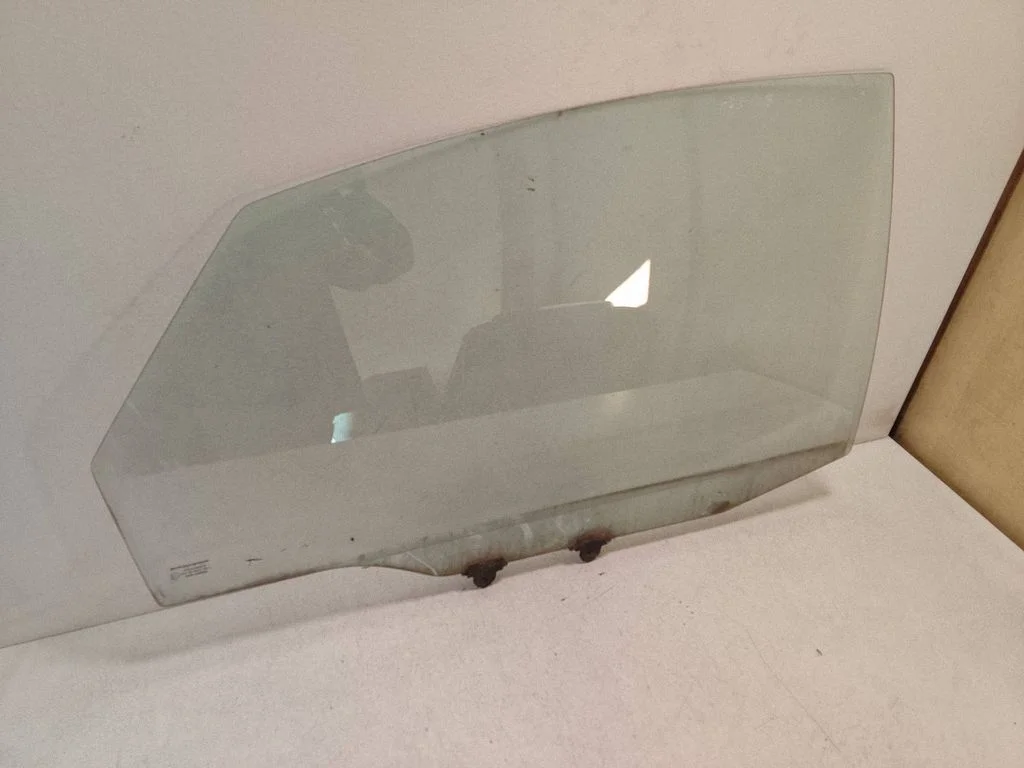 Rear door window glass – Toyota Avensis T220 (2000-2003)