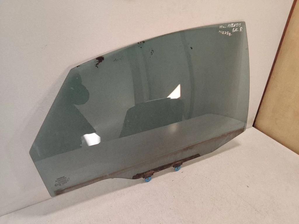 Rear door window glass – Toyota Avensis T220 (2000-2003)