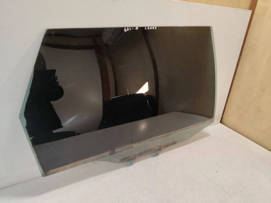 Rear door window glass – Toyota Avensis T220 (2000-2003)