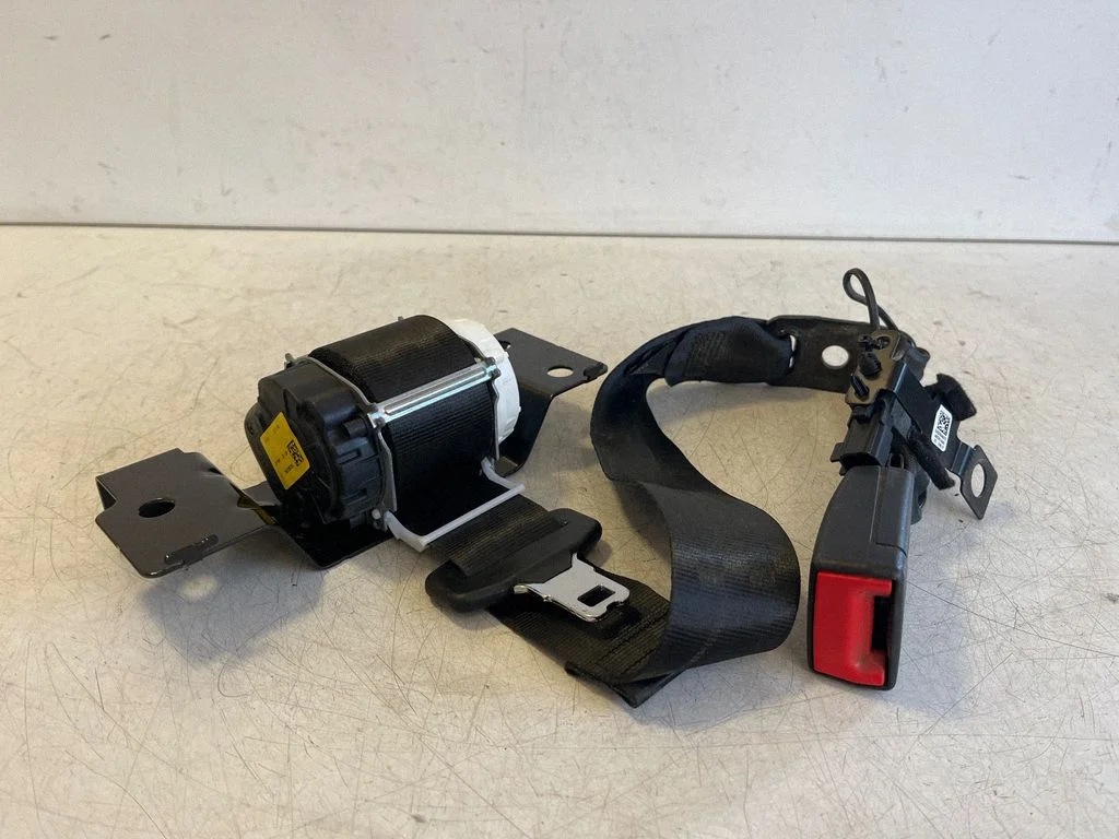 Middle seatbelt (rear) MB3B26611B64