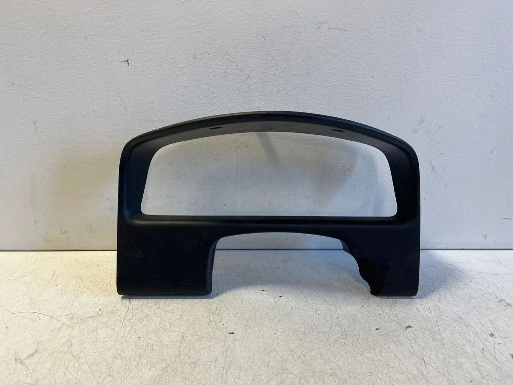 Näidikute paneeli viimistlus – Toyota Avensis T220 (2000-2003)