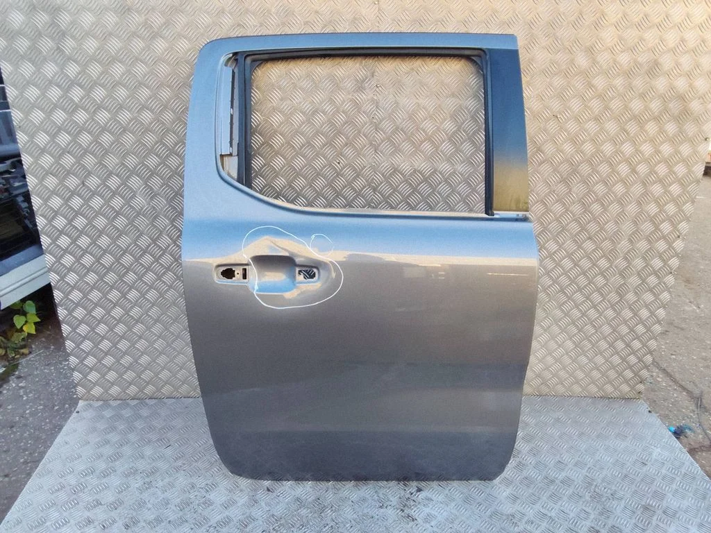 Rear door – right