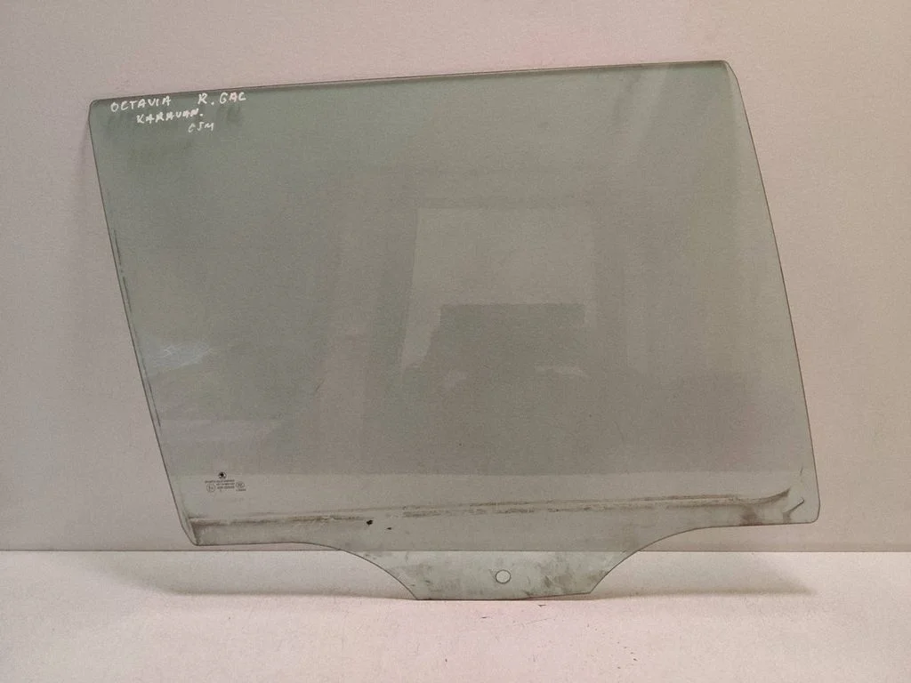 Rear door window glass – Skoda Octavia Mk2 (1Z) (2004-2013)