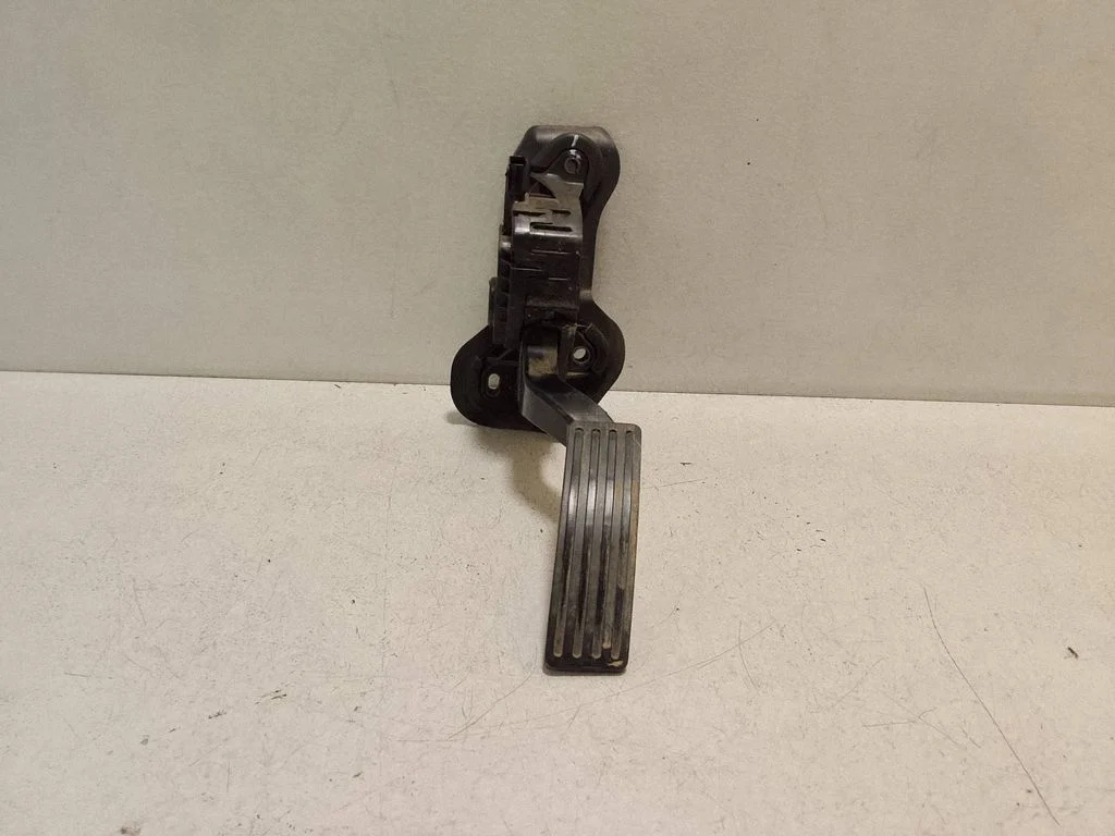 Accelerator throttle pedal MB3C9F836BA