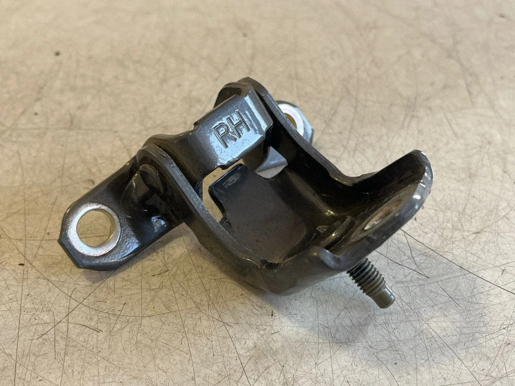 Rear door upper hinge – Ford Ranger IV (2022-)