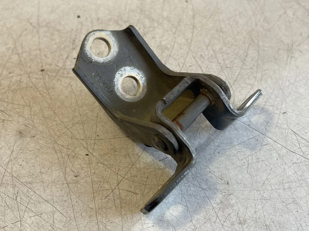 Front door lower hinge – Ford Ranger IV (2022-)