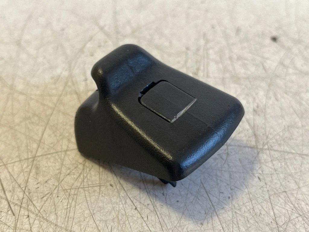 Päikesesirmi kinnitusklamber – Ford Ranger IV (2022-)