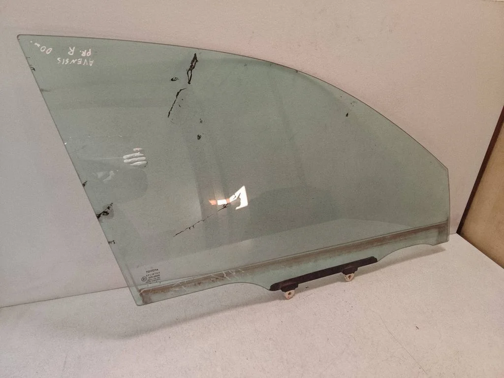 Front door window glass four-door – Toyota Avensis T220 (2000-2003)
