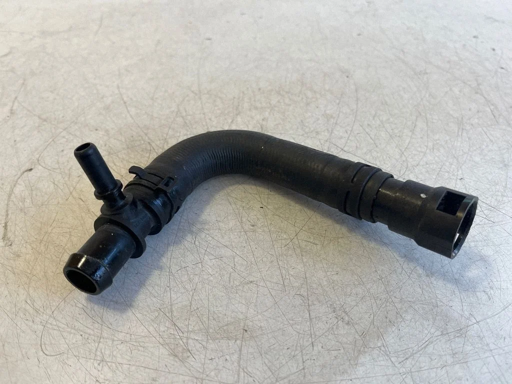 Engine coolant pipe/hose