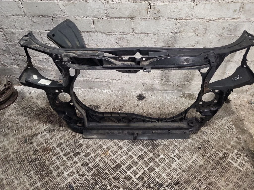 Radiaatori tugipaneel – Audi A4 S4 B7 8E 8H (2005-2008)