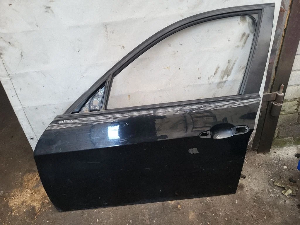 Esiuks – BMW 3-seeria E90 E91 (2005-2012)