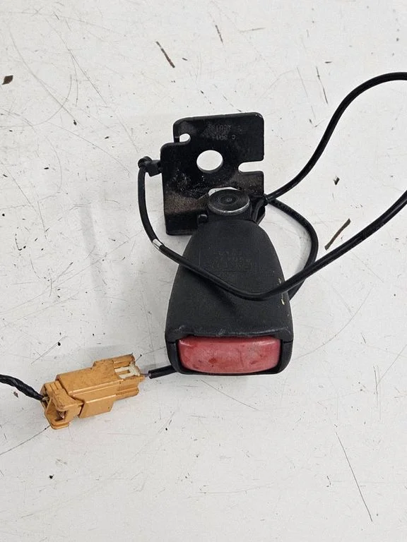 Rear seatbelt buckle – Volvo S40, V40 (1995-2004)